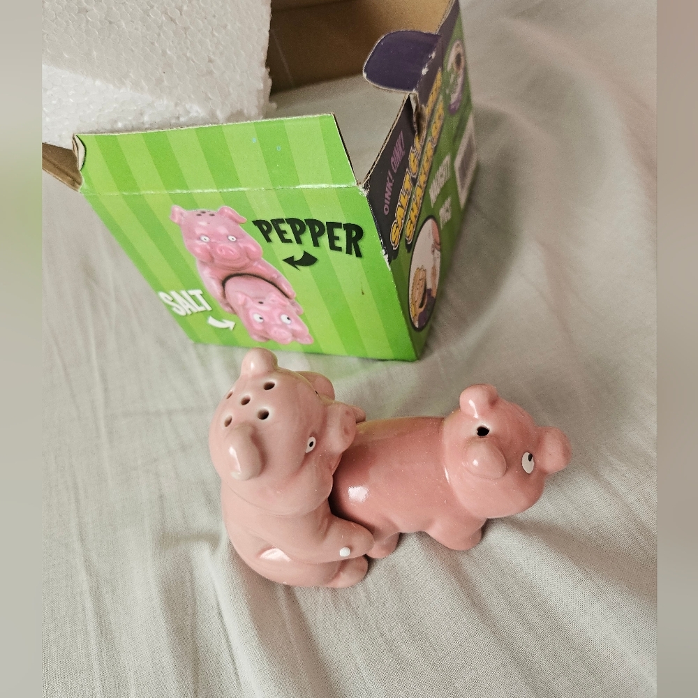 Naughty Pigs Salt&Pepper Shaker Set